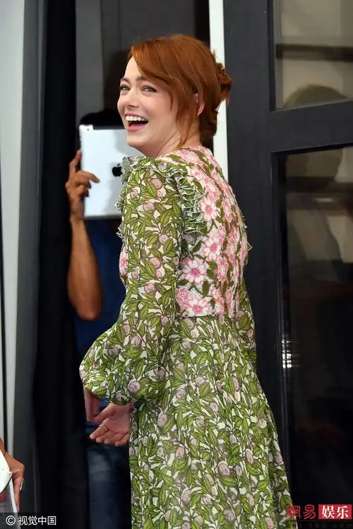 花仙子驾到艾玛斯通亮相开幕片爱乐之城
