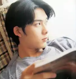 狂过陈冠希,美胜金城武,18岁的他艳绝亚洲没有人永远年轻,但总有人依旧少年柏原