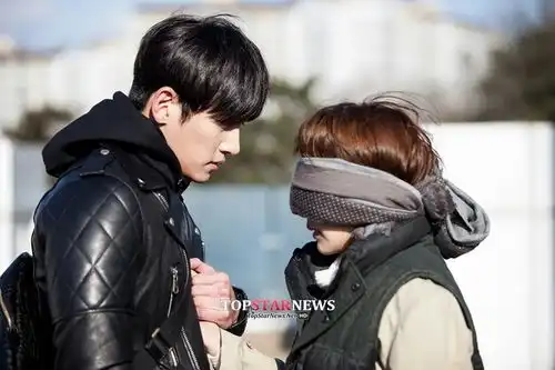 30代韩剧男神收视成绩pk泪之女王金秀贤5部剧破17,这男神收视从没低於10
