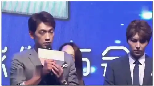 金泰希夫妇国外度假rain造型穿越浪漫满屋
