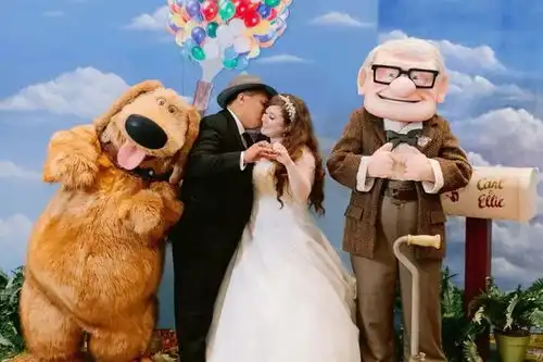 美国结婚狂,每年在迪斯尼办婚礼,未来还要一直梦幻下去