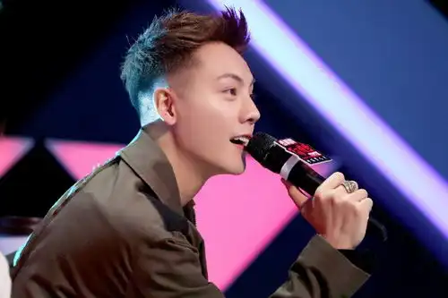 创始人陈伟霆节目剧照分享每周必备快乐源泉