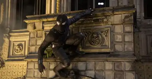 蜘蛛人离家日预告彩蛋x战警要登场了夜袭黑蜘蛛装超帅
