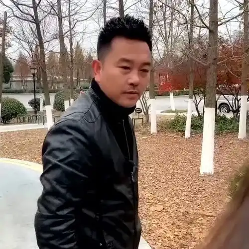 大兄弟这样的女人不配你的爱,离开她你会找到更好的

