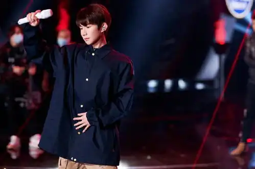 201212他姑发来王源本周我们的歌剧照,真赛车手小源闪耀登场