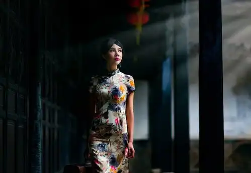 旗袍女人,我忍不住多看你两眼