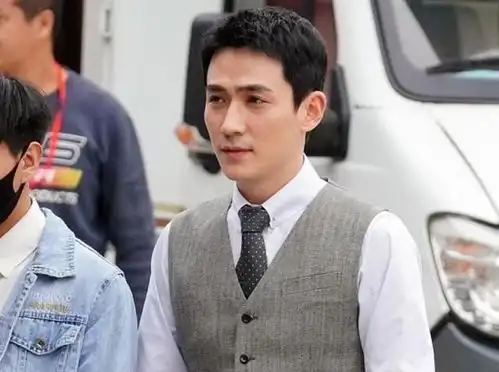 朱一龙生图,还是那个睫毛精
