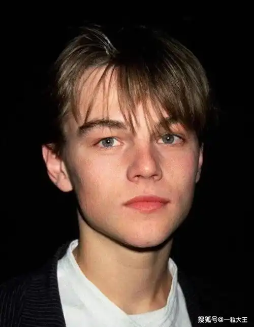 泰坦尼克莱昂纳多救起落水11小时的人,船长十亿分之一的几率