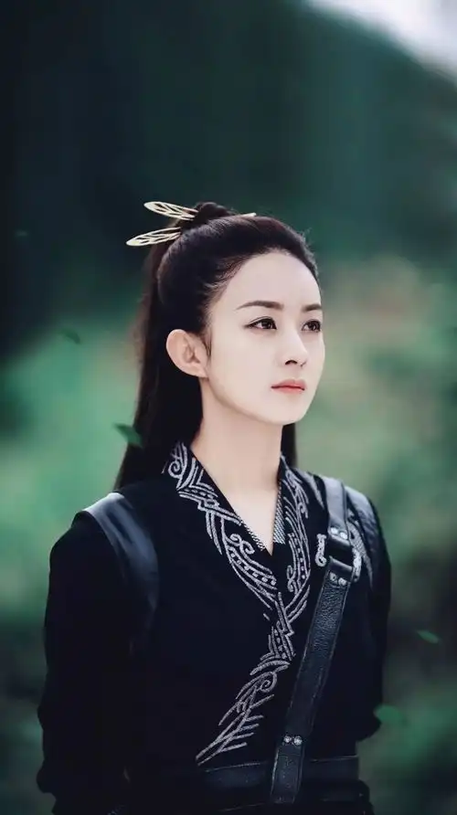 杨幂新剧路透,一袭粉衣仙过白浅,这一细节暴露皮肤真实状态
