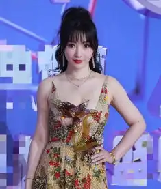 真摔假摔柳岩走红毯摔倒跪地,前不久林允摔倒却被杨紫扶了一把