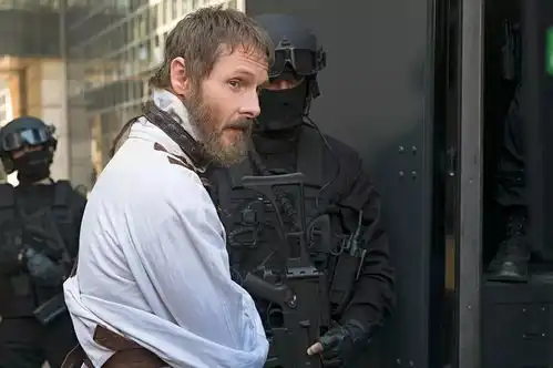 56岁跳伞,飙车,格斗,他向世界证明,老男人不只有油腻和大肚皮