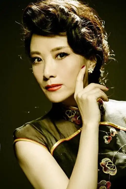 国家一级演员王静外形出众长相佳,至今零绯闻,60岁婚姻却成谜
