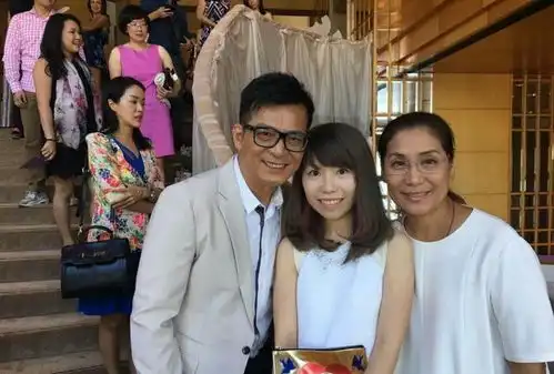 她是最经典穆念慈,被小三后单亲把女儿养大,家世非凡却独立创业
