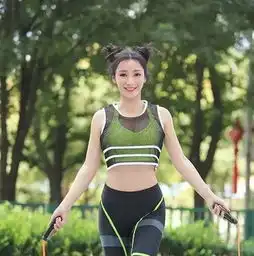 柳岩和岳云鹏在一起了还爆出了素颜照说要减肥...