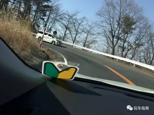 朝圣头文字d秋名山,排水沟竟长了草,五连发夹弯多了减速带