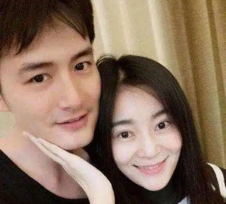 戏里演母子,戏外是夫妻,还生了两个娃
