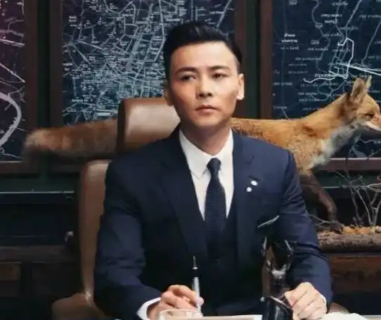 张晋最帅西装典狱长,终于知道娘娘蔡少芬为什么非他不嫁了
