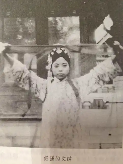 光绪和末代皇帝溥仪的皇后妃子真实的照片,其中有一张最能对比颜值
