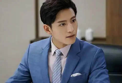 倾城时光张峻宁因临时救场大火,罗云熙同样如此,而连她也是