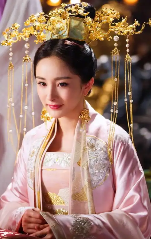 古装剧中美腻的步摇冠杨幂荷花美哭,但是和佟丽娅比不了惊艳
