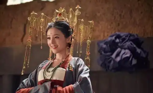 景甜在司藤的造型是李萌做的,这位造型师还有很多出圈造型
