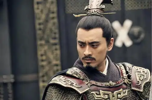 亡国之际,将军率兵前线奋勇杀敌,皇帝却在后方强占了他的美娇妻