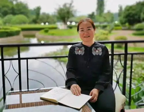 小城往事
