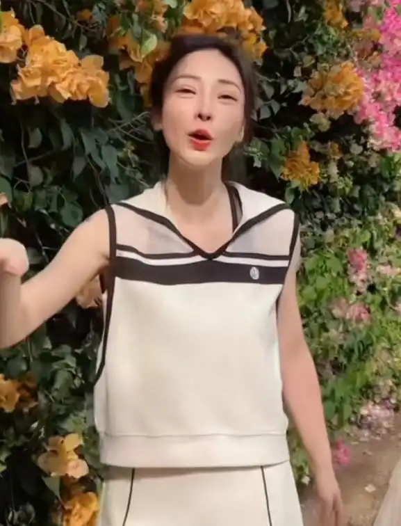 柳岩近照曝光疑似整容撞脸网红