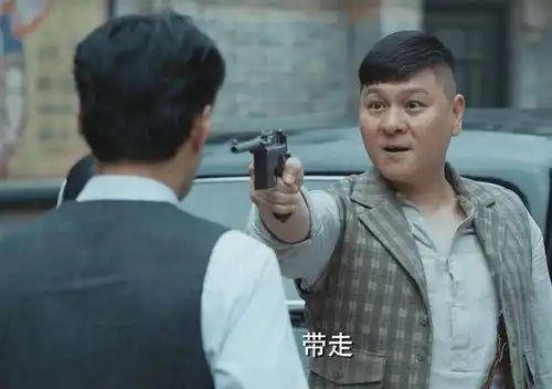 梅花红桃3步伪装,老路转移视线,赵安被耍,罗冠群被利用
