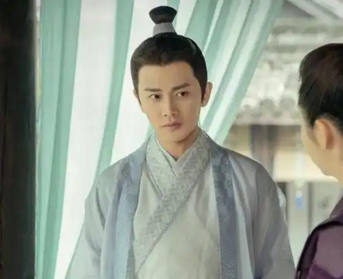 厚刘海气场弱身材五五分,任嘉伦你还是回去拍古装吧