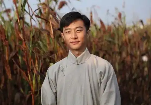 黄轩陌上人如玉,公子世无双
