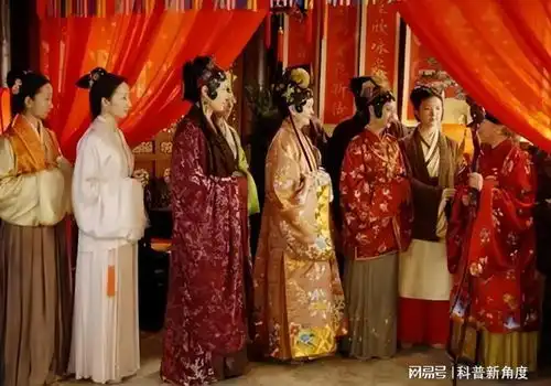 宝钗和宝玉成婚,贾元春送来一匹锦,贾母见后大吃一惊,贾府完了
