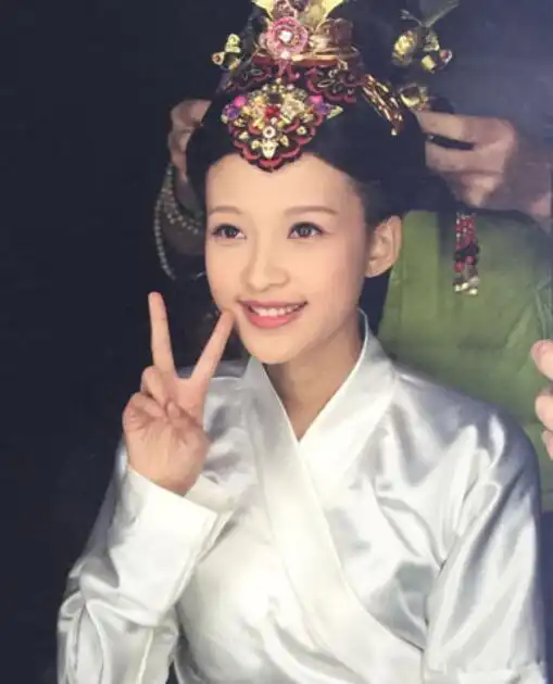 90后当红小花,被传私生活混乱,因劈腿遭男友分手