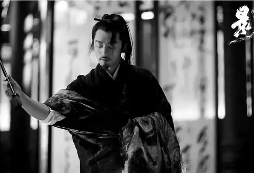 影一部黑白向的彩色电影
