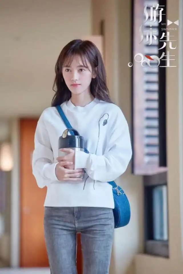 鞠婧祎新剧游泳先生爆火,mike大秀人鱼线撒福利,网友白茶夫妇好甜