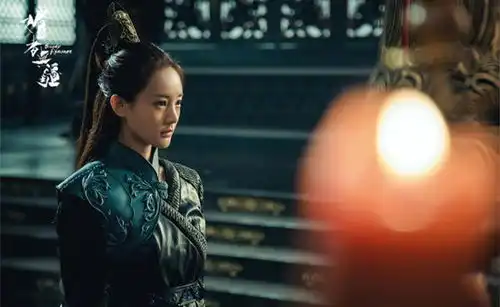 李一桐媚者无疆造型惊艳,古装女神爆红,她搭档邓伦新剧待播

