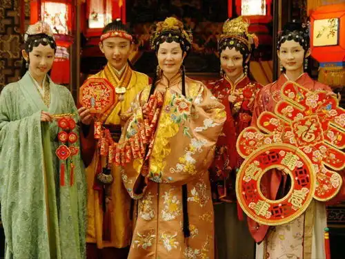 上错花轿嫁对郎翻拍,官方更名海报已出,这主演认真的吗
