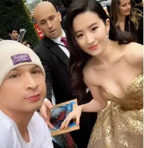 刘亦菲的凤凰眼线绝了关掉美颜滤镜眼睛仍比别人大一圈