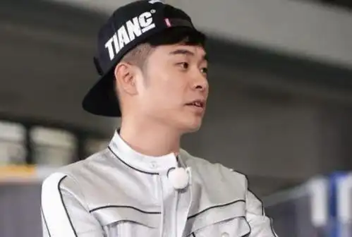 陈赫的确太低调,表舅是陈凯歌还不算啥,亲舅舅才真的家喻户晓