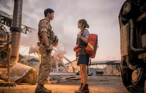 宋慧乔晒照庆祝41岁生日,手捧蛋糕状态如少女,身前酒杯比脸大