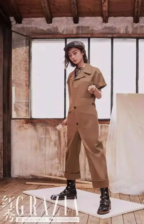 迪奥转发赵丽颖有关微博,网友这是在求原谅吗
