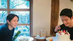 e3哈哈哈哈小狼狗真的很爱吃醋了
