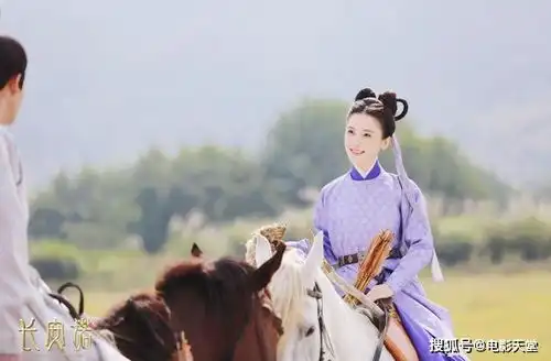 成毅长安诺开播,新海报大有乾坤,杨超越毫无存在感