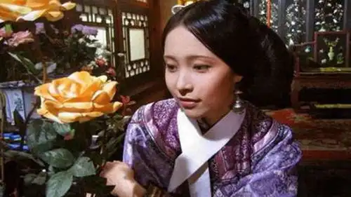 甄嬛传大结局时,下毒的剪秋咬舌自尽,其实只为保住这个秘密
