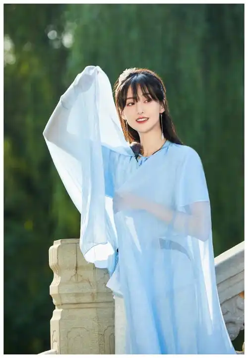 郑爽蓝色古风长裙俏丽典雅亭中翩翩起舞又美又仙