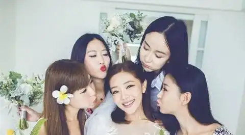 恋爱10年,结婚5年后离婚,邓家佳的婚姻,警醒无数女人
