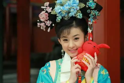 还珠格格中柳红,不仅和谢娜有渊源,还成了赵丽颖儿子的干妈
