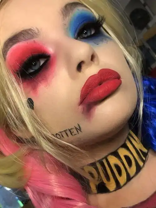 都万圣节了你的妆容还不来点儿刺激的