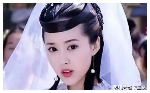 42岁嫦娥姐姐颜丹晨近照,脸蛋微变,差点难以相认