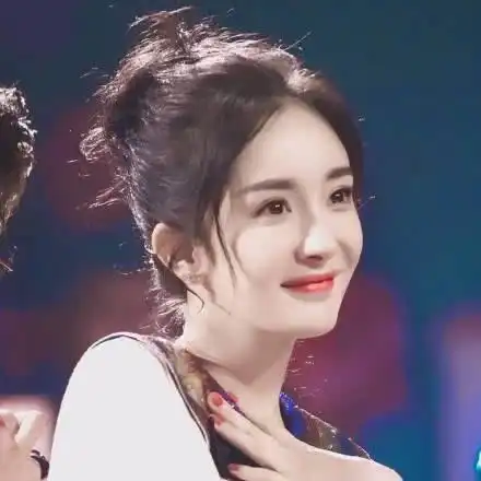 都32岁的杨幂为什么可以这么自然清新少女感重拾带货大王称号
